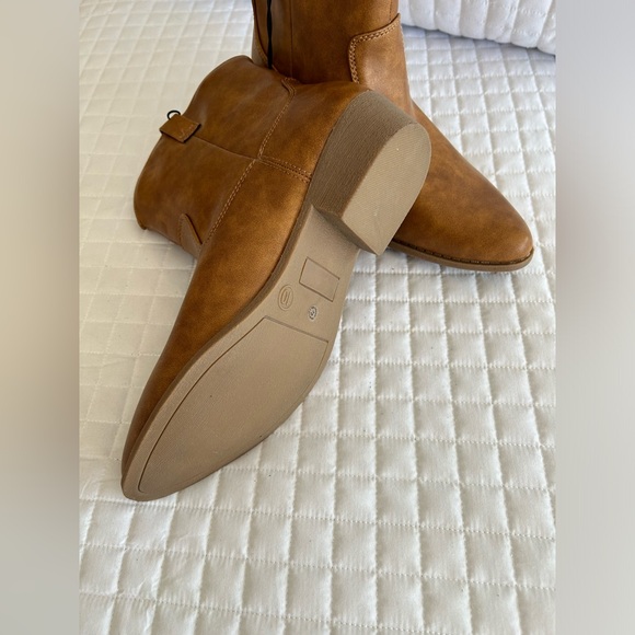 AJC110 Boots that work for men or women flat heel nurture brown color - Picture 4 of 5